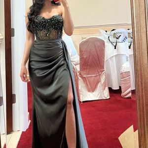 Like new. Has internal braw, and corset like. Gown for night event or wedding